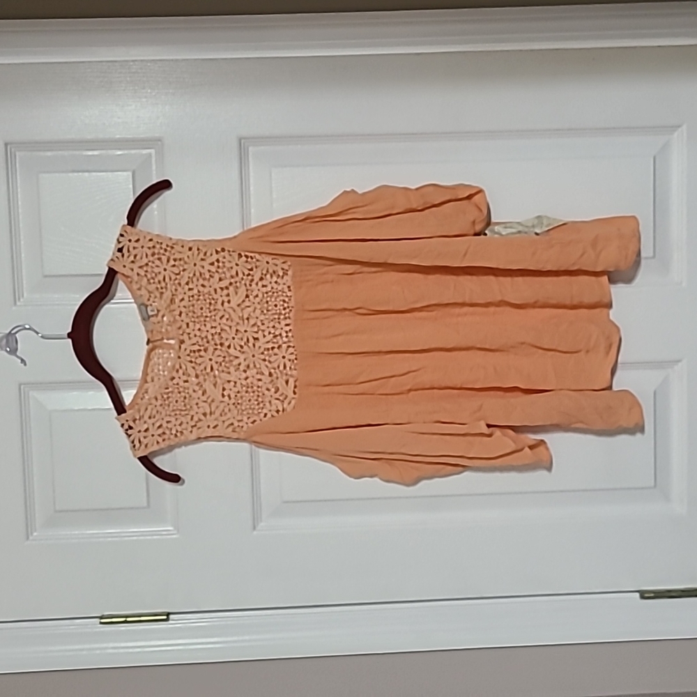 Gimmicks by BKE size S cold shoulder top